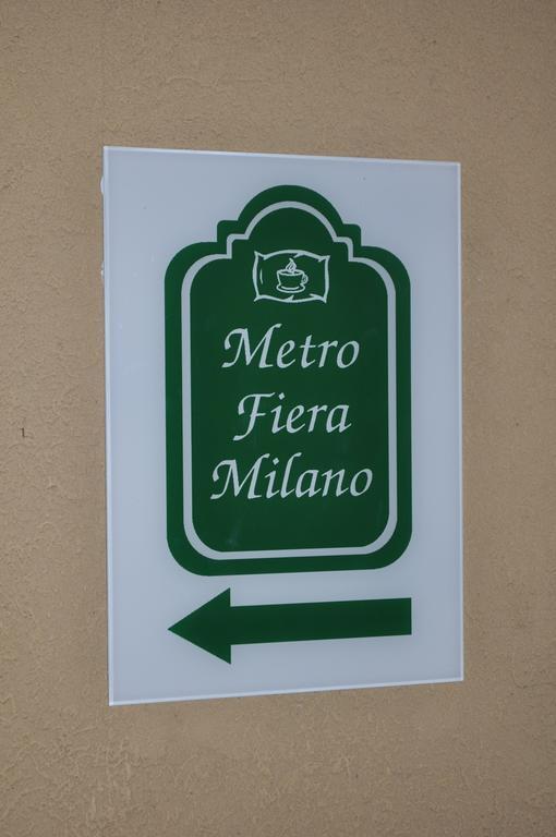 Affittacamere Metro Fiera ペーロ エクステリア 写真