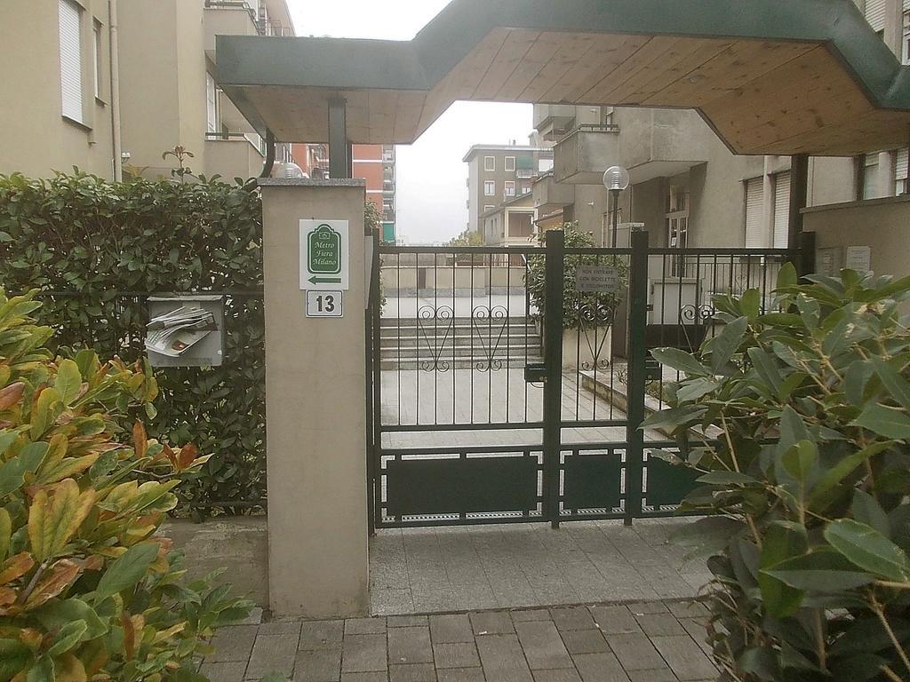 Affittacamere Metro Fiera ペーロ エクステリア 写真
